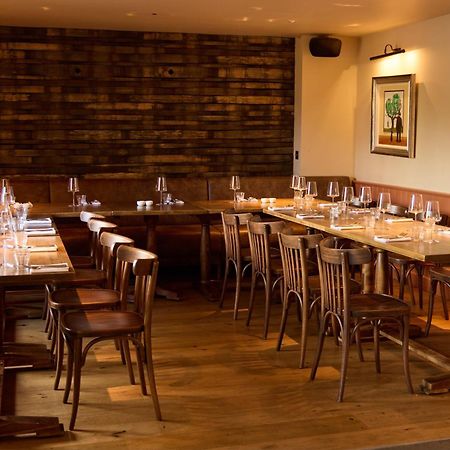 ホテル The Harcourt Arms Stanton Harcourt エクステリア 写真 Interior of the restaurant