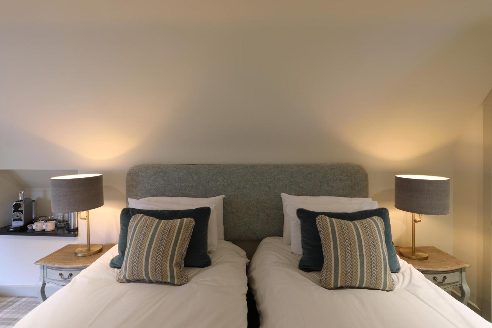 ホテル The Harcourt Arms Stanton Harcourt 部屋 写真 A bedroom at the hotel