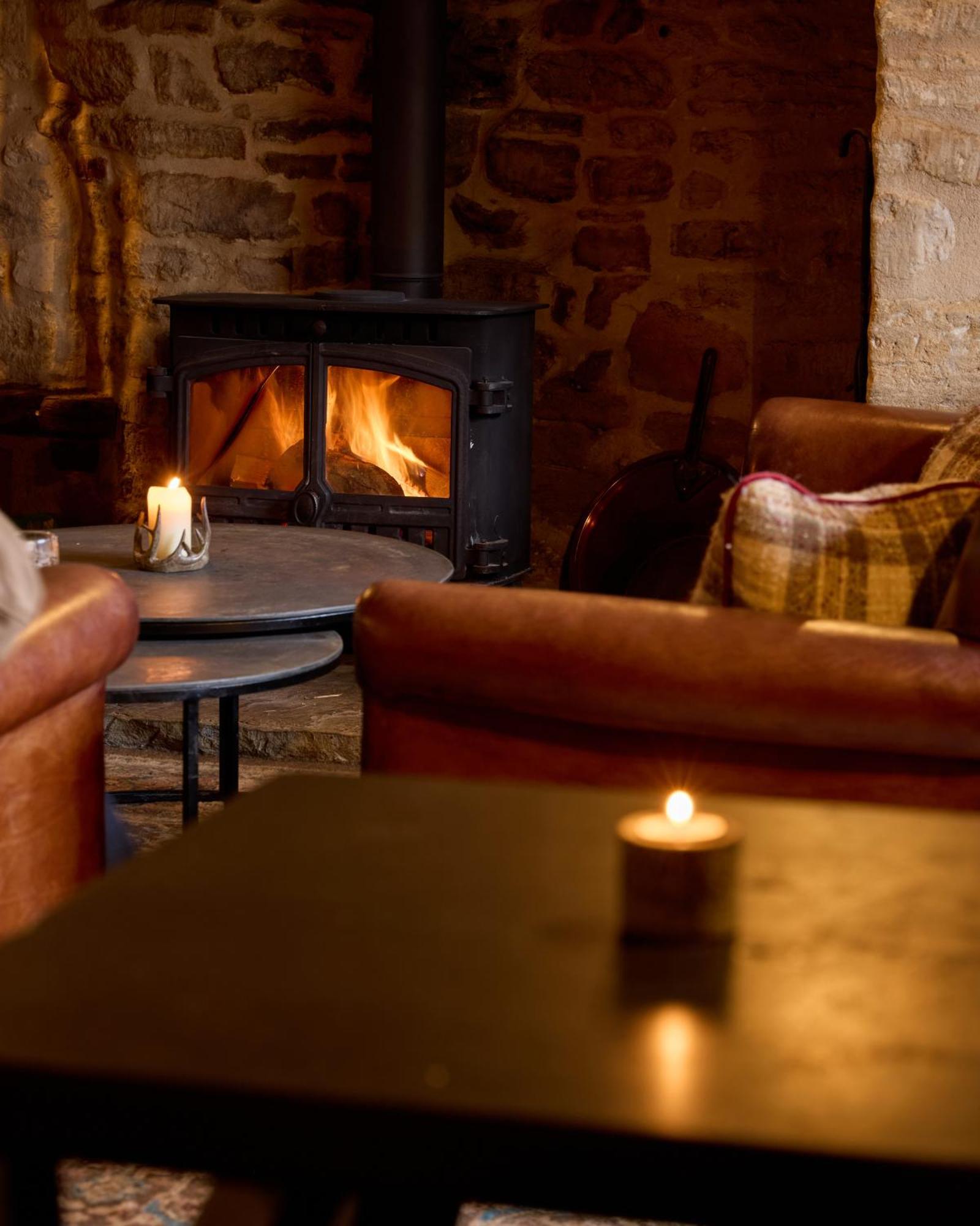 ホテル The Harcourt Arms Stanton Harcourt エクステリア 写真 The interior of the pub