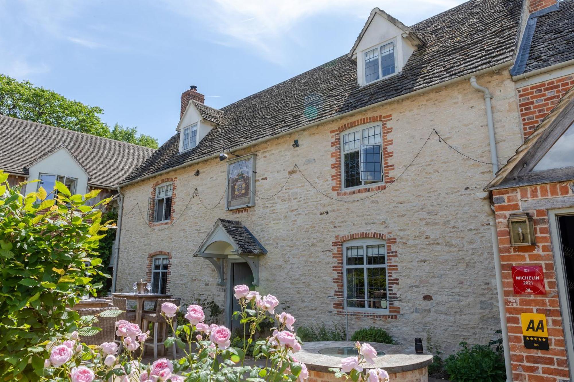 ホテル The Harcourt Arms Stanton Harcourt エクステリア 写真 The former school house